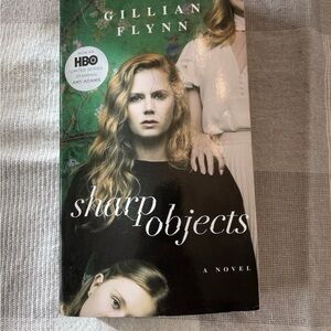 Sharp Objects by Gillian Flynn Paperback Dark Psychological Thriller